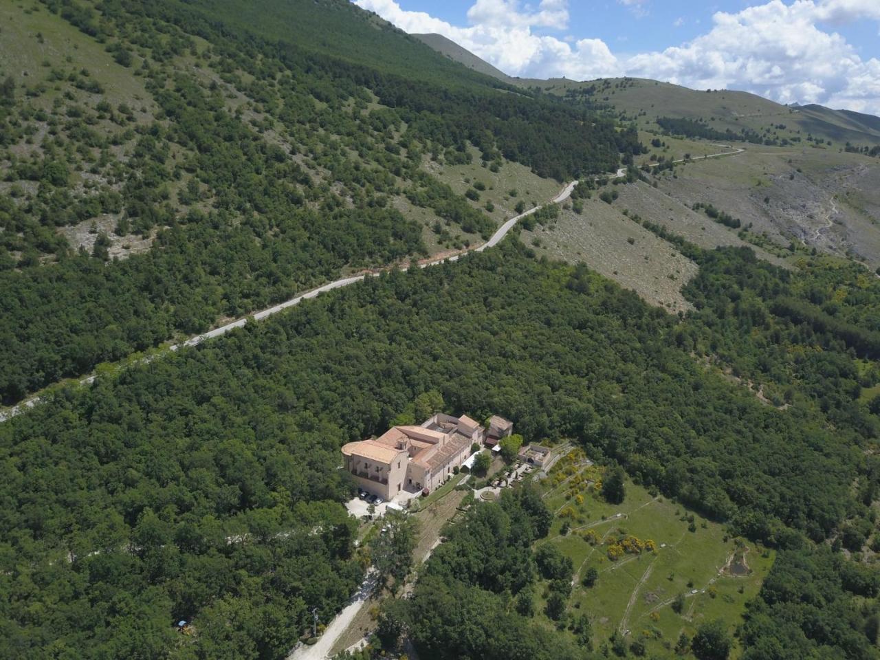 Отель Convento Di San Colombo Санто-Стефано-ди-Сессанио Экстерьер фото